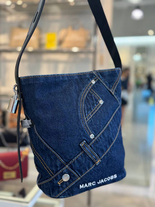 Bolso Marc Jacobs de mezclilla estilo bucket