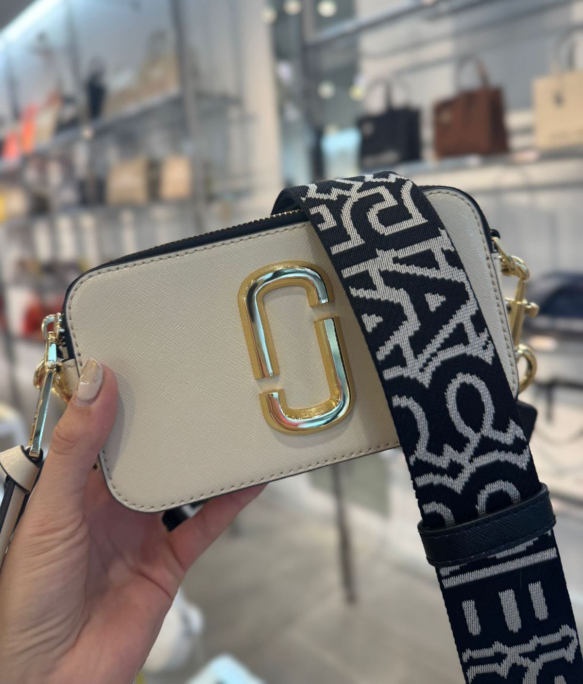 Snapshot Marc Jacobs crema y negro