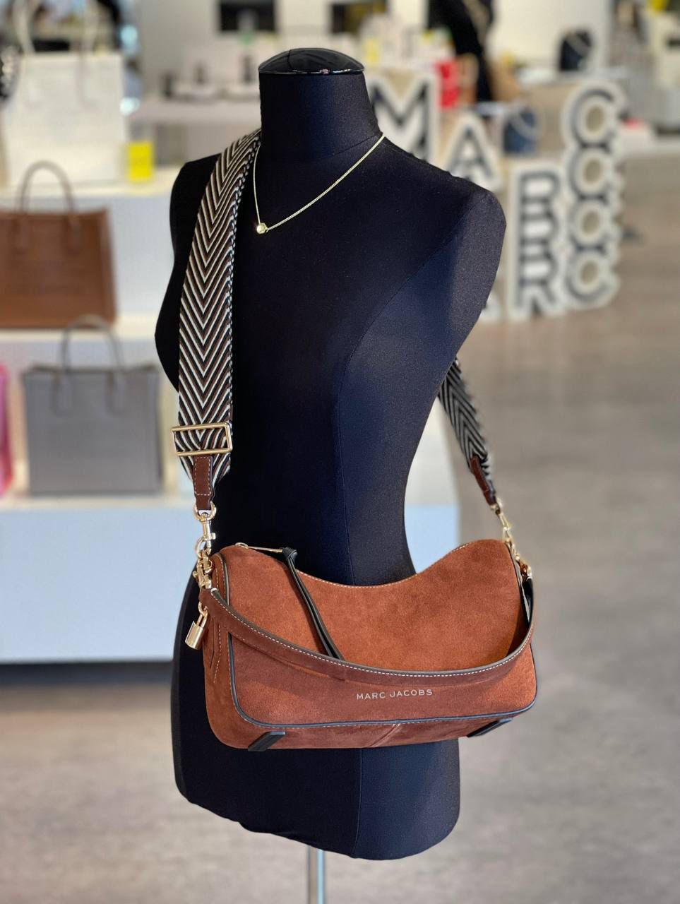 Cartera Marc Jacobs The Shoulder Suede Taupe